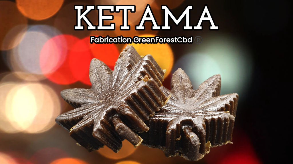 Deux morceaux de résine Ketama HHCPO sur fond flou de lumières bokeh multicolores avec le texte 'KETAMA Fabrication GreenForestCbd®'
